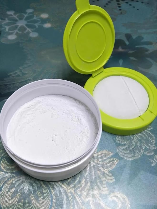 White Plastic Empty Baby Powder Puff Case with Green Sifter Lid Refillable After-Bath Talcum Powder Jar Dispenser Portable Beauty Baby Skin Care Container for Home and Travel
