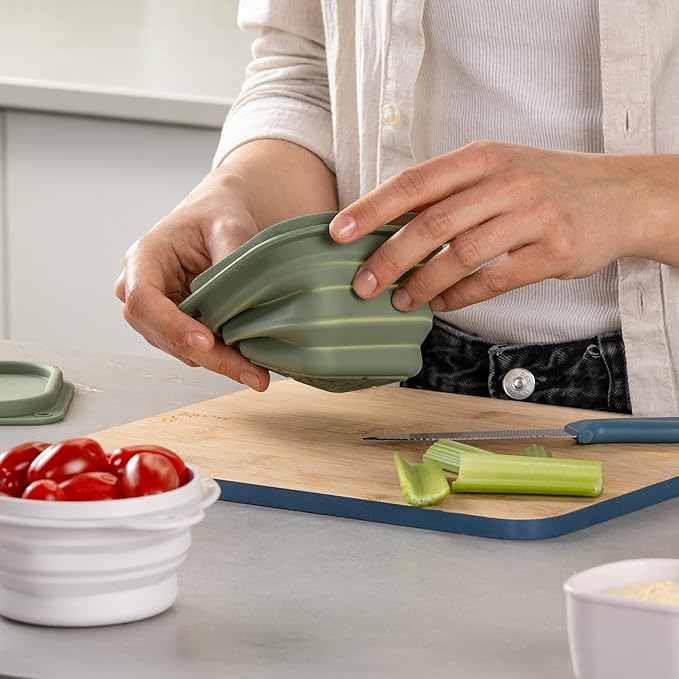 Fackelmann Snacking Box Foldable Round - Space Saver Heat Resistant Food Container for Travel, 12.5 x 12.5 x 8 cm, Smoke Green