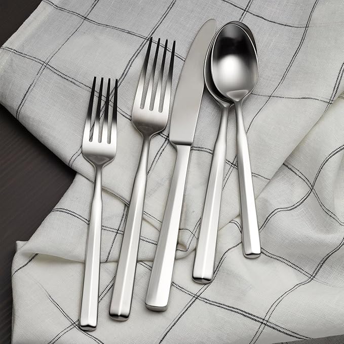 Oneida Silverware Set, Ryder Satin 20-Piece Flatware Set, Service For 4, 18/0 Stainless Steel, Dishwasher Safe, Cutlery Sets, Kitchen Utensils Sets, Knives Spoons And Forks, Home (Silver, 20 Pieces)