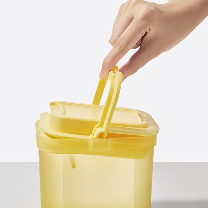Shockproof Airtight Baby Formula Container with Scoop，Baby Formula Dispenser for Travel Outdoor Activities,BPA Free (Yellow, 500ml)