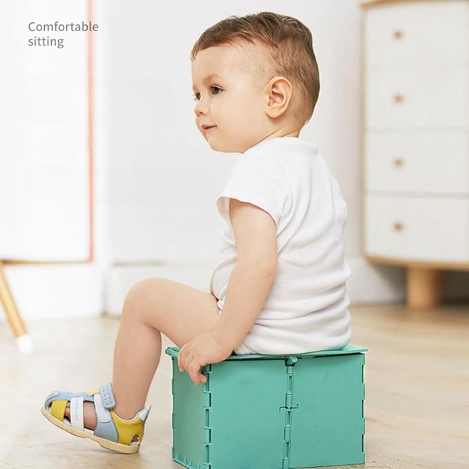 Travel Potty for Toddler, Portable and Foldable Toilet, Apply to Seat Emergency Toilet for Car, Camping, Outdoor, Indoor ，Can be placed in a backpack (blue)