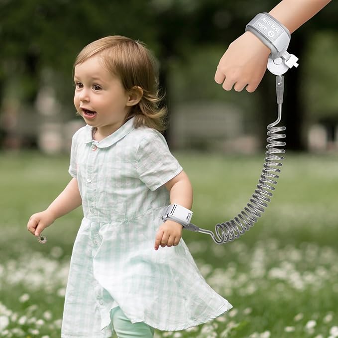 Safety Anti Lost Wrist Link for Kids with Key Lock, Reflective Child Walking Harness, Kid Wrist Leash Autism Safe Bracelet for Boys & Girls Toddlers Leash for Supermarket Amusement Park Zoo Travel