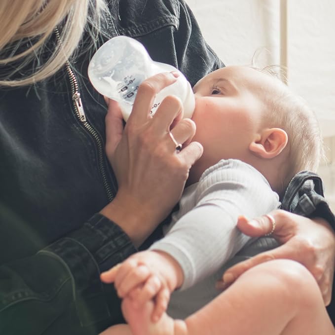 Tommee Tippee Advanced Anti-Colic Baby Bottle Nipples, Breast-Like, Soft Silicone, Medium Flow, 3m+ & Closer to Nature Baby Bottles Slow Flow Breast-Like Nipple with Anti-Colic Valve (9oz, 4 Count)