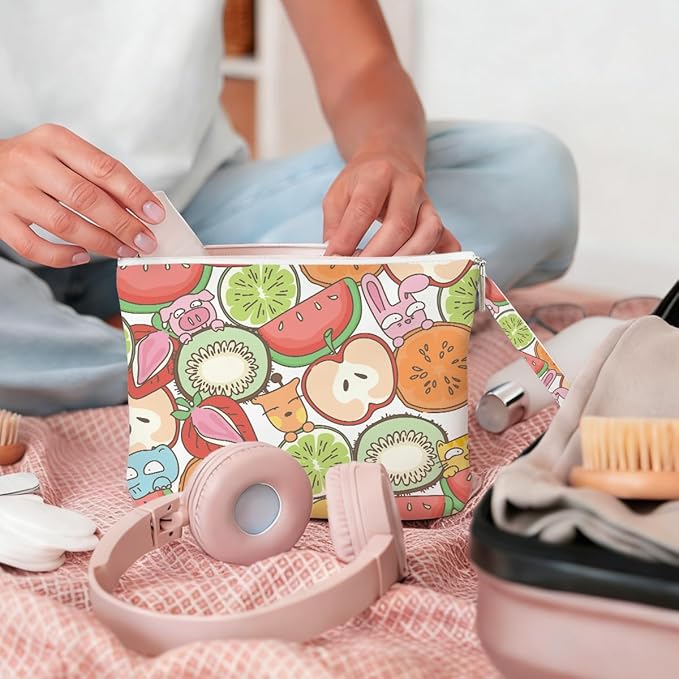 Wet Dry Bag, Wet Bag for Swimsuit, Diaper Sunscreen Large Zipper Pouch Waterproof Pouch, Beach Bags for Women, Gifts for Ladies Girls Friends Colleagues and Sisters, Kiwi and Strawberry Patterns