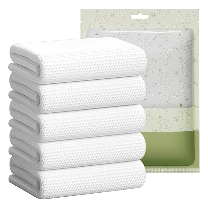 20 Pack Disposable Toilet Seat Cover Waterproof Non-Woven Fabric, Disposable Toilet Seat Covers for Travel, Disposable Seat Covers for Outing Hotel Hospital Public Toilet (White+5 Pack Towels)