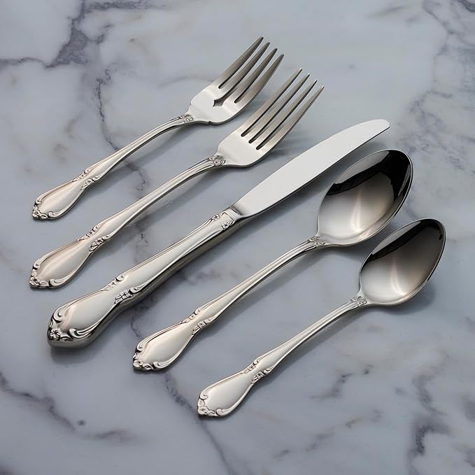 Oneida Silverware Set, Chateau Fine Flatware Dinner Knives Set, Service For 4, 18/10 Stainless Steel Knives, Dishwasher Safe, Utensils, Tableware, Cutlery, Dinner Knife (Silver, 4 Piece)