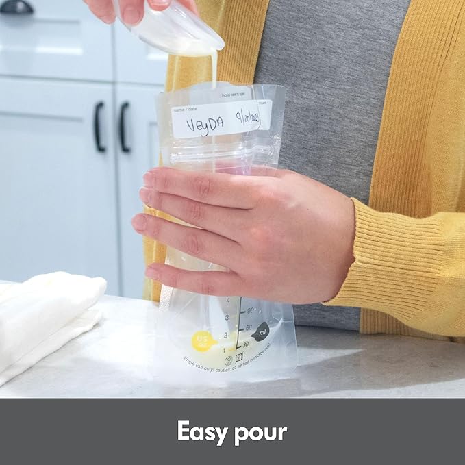 Medela Breastmilk Storage Bags, 200 Count, Ready to Use Breast Milk Storing Bags for Breastfeeding, Self Standing Bag, Space Saving Flat Profile, Hygienically Pre-Sealed, 6 Ounce