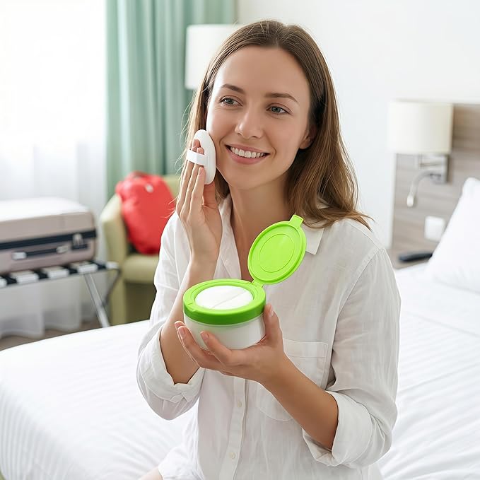 Green Plastic Empty Portable Baby Skin Care After-Bath Powder Puff Talcum Powder Case Container Dispensor Make-up Loose Powder Box Holder Bottle Container Travel Kit with Powder Puff and Sifter