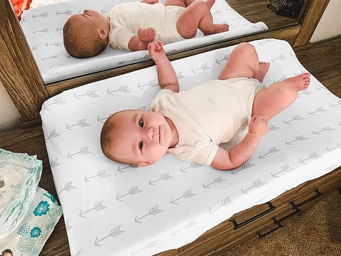 Premium Baby Changing Pad Covers 4 Pack – Boy or Girl Changing Pad Cover – Pure Jersey Machine Washable Grey and White Changing Table Cover – Diaper Changing Pad Cover Sheets